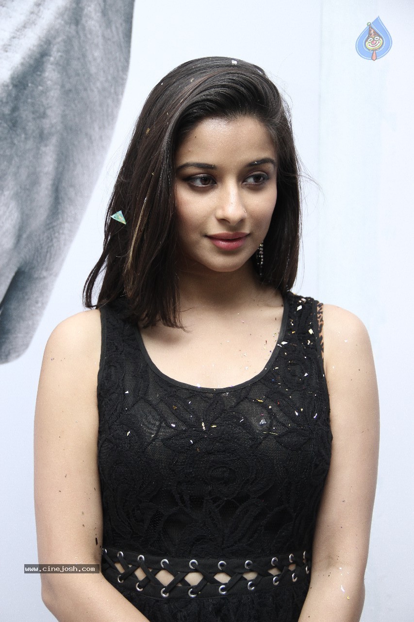 Madhurima Latest Pics - 16 / 62 photos