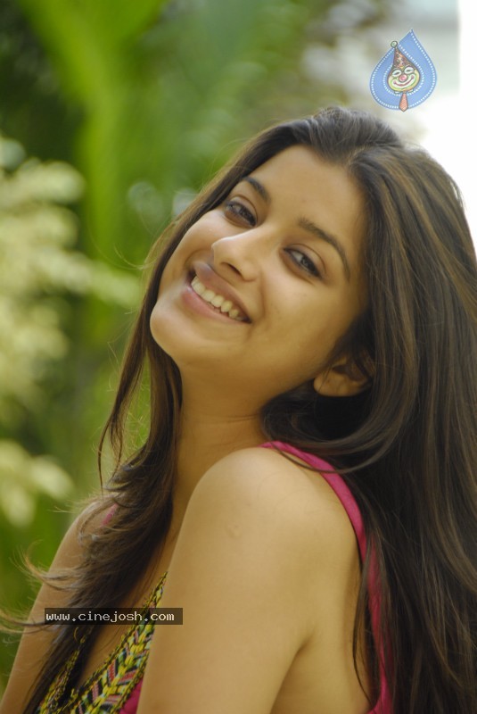 Madhurima Latest Stills - 19 / 75 photos