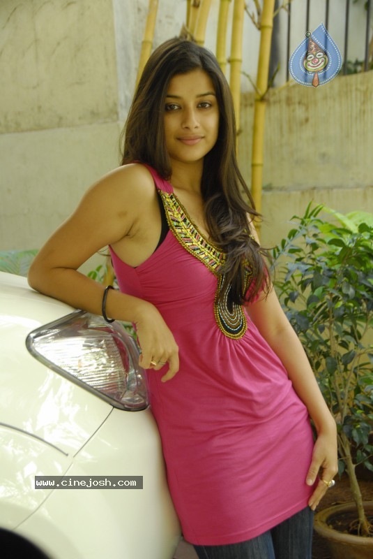 Madhurima Latest Stills - 71 / 75 photos