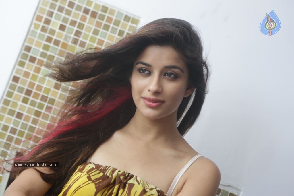 Madhurima Latest Stills - 24 / 84 photos