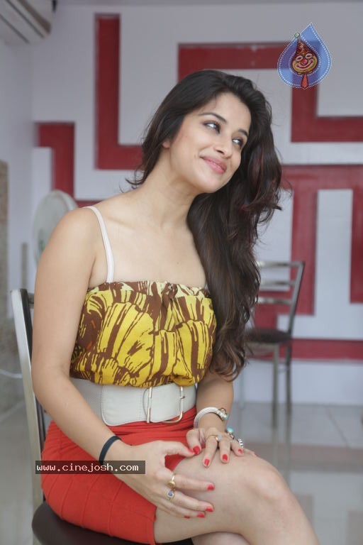 Madhurima Latest Stills - 28 / 84 photos