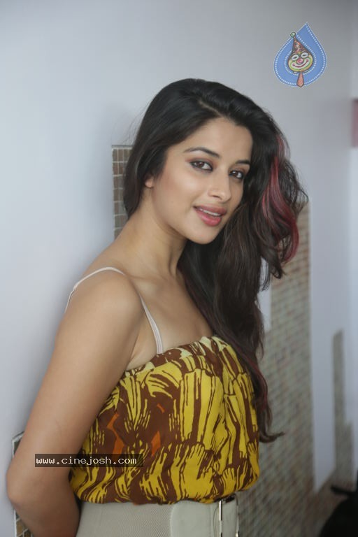 Madhurima Latest Stills - 31 / 84 photos