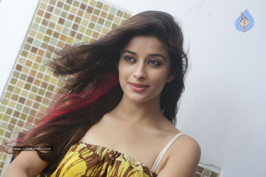 Madhurima Latest Stills - 37 / 84 photos