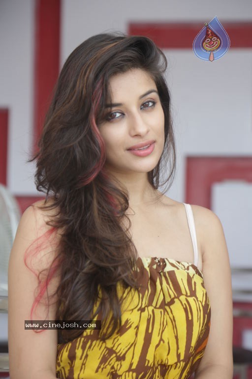 Madhurima Latest Stills - 38 / 84 photos