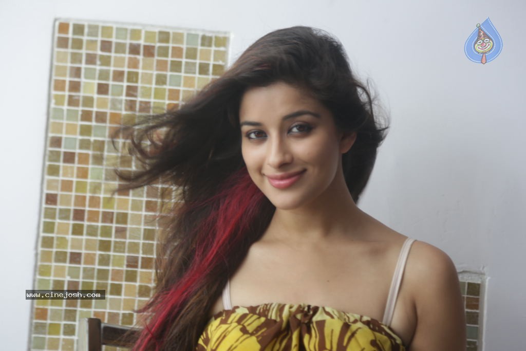 Madhurima Latest Stills - 63 / 84 photos