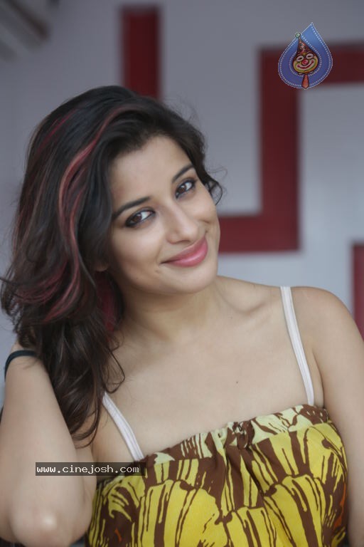 Madhurima Latest Stills - 72 / 84 photos