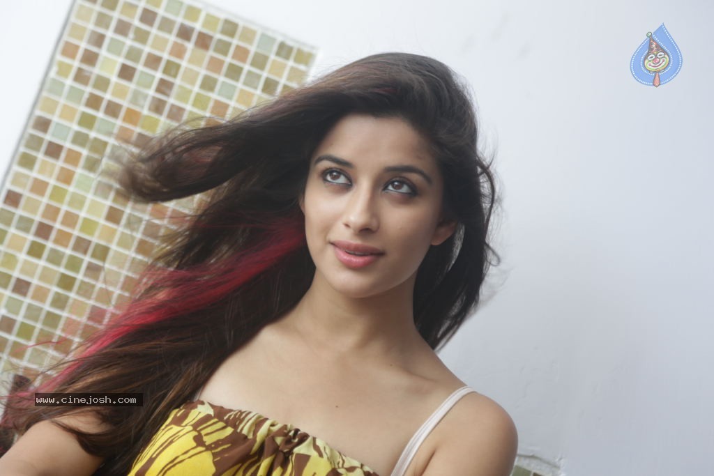 Madhurima Latest Stills - 77 / 84 photos