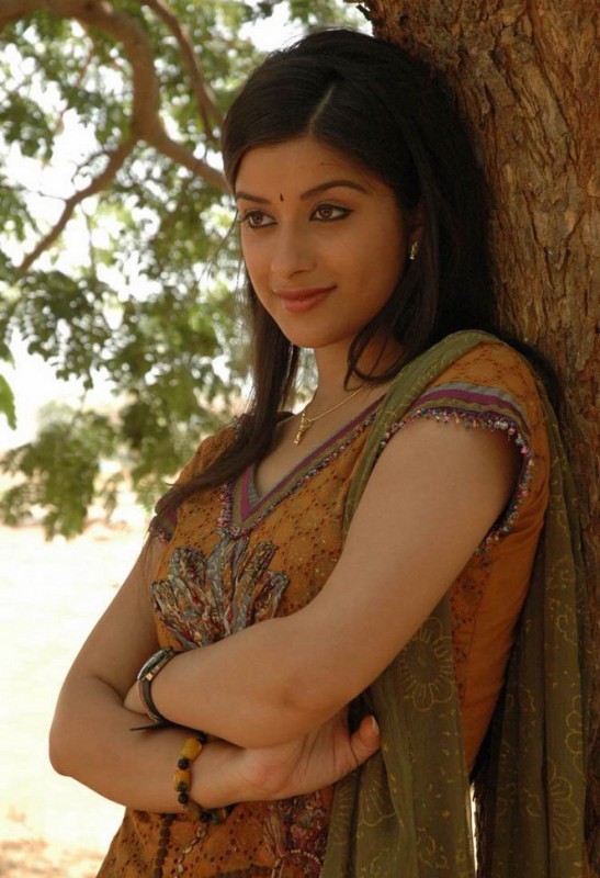 Madhurima New Gallery - 17 / 34 photos