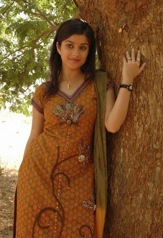 Madhurima New Gallery - 21 / 34 photos