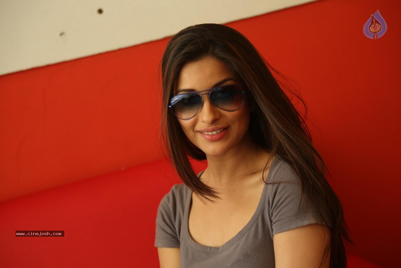 Madhurima New Gallery - 23 / 62 photos