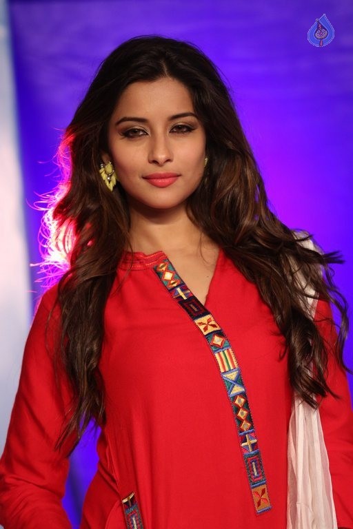 Madhurima New Photos - 28 / 34 photos