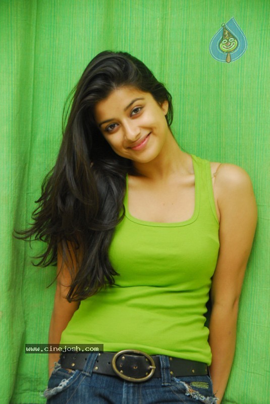 Madhurima New Stills - 10 / 170 photos