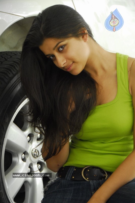 Madhurima New Stills - 16 / 170 photos