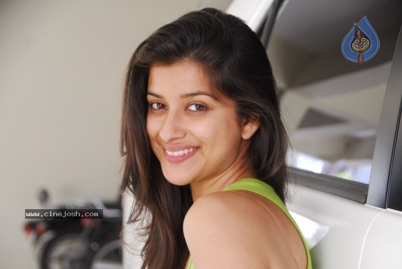 Madhurima New Stills - 48 / 170 photos