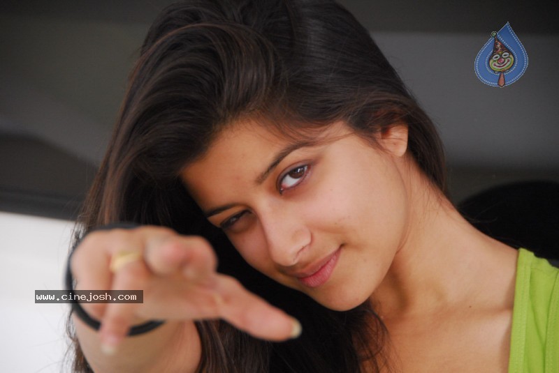 Madhurima New Stills - 72 / 170 photos