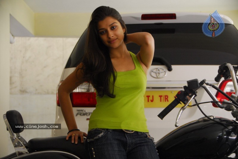 Madhurima New Stills - 101 / 170 photos