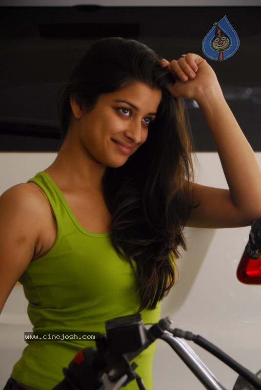 Madhurima New Stills - 111 / 170 photos