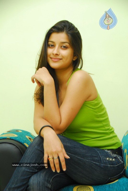 Madhurima New Stills - 131 / 170 photos