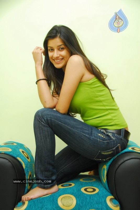 Madhurima New Stills - 143 / 170 photos