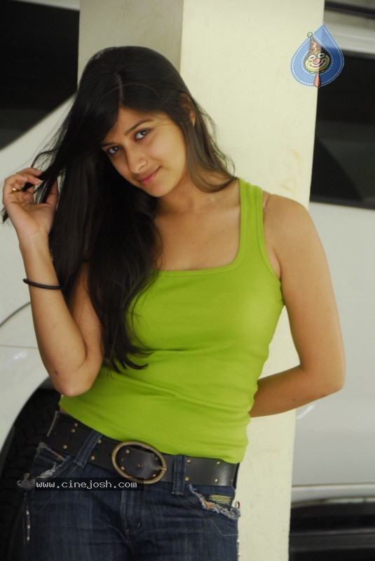 Madhurima New Stills - 156 / 170 photos