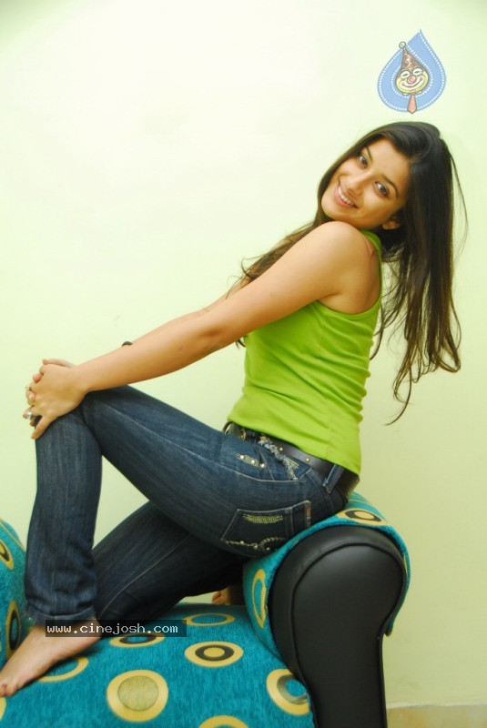 Madhurima New Stills - 158 / 170 photos