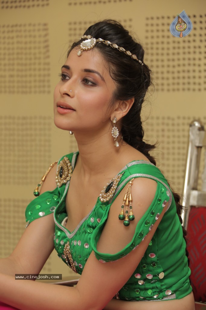 Madhurima New Stills - 4 / 68 photos