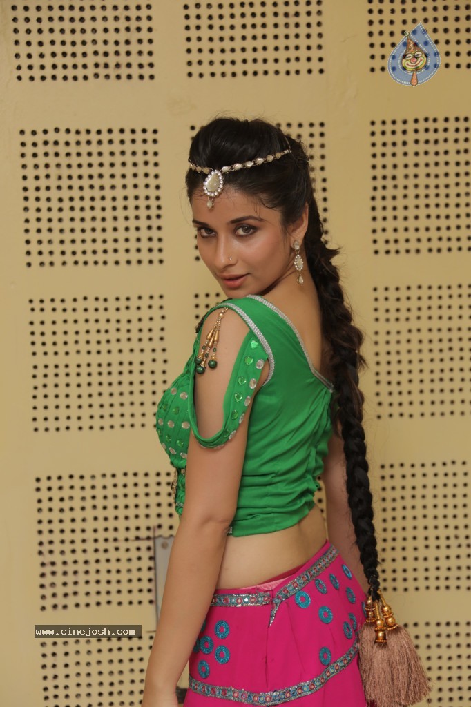 Madhurima New Stills - 7 / 68 photos