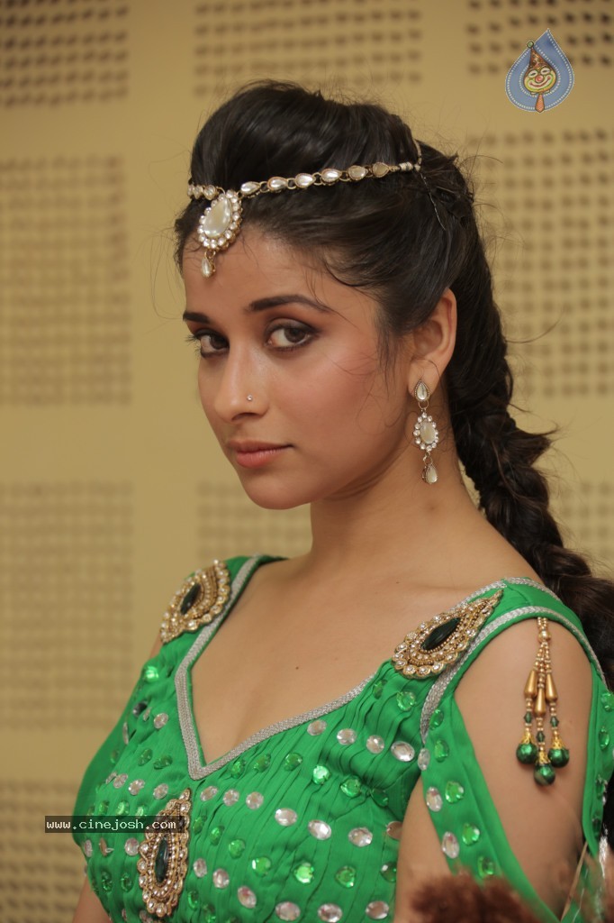 Madhurima New Stills - 21 / 68 photos