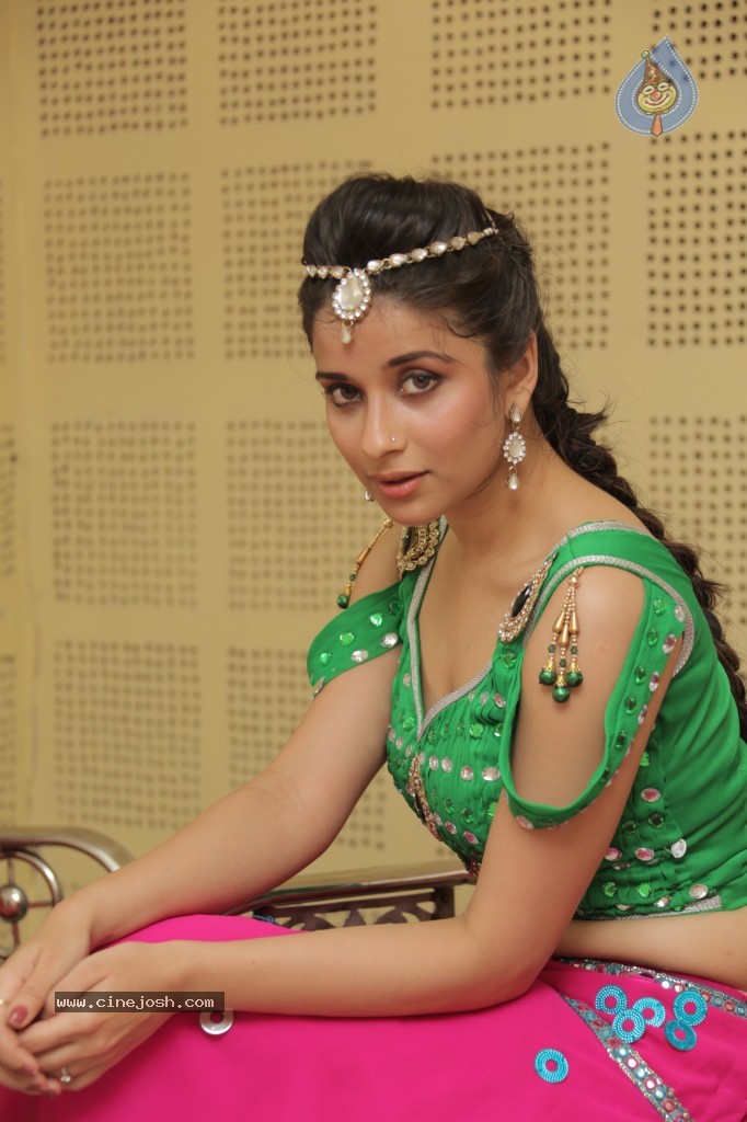 Madhurima New Stills - 23 / 68 photos