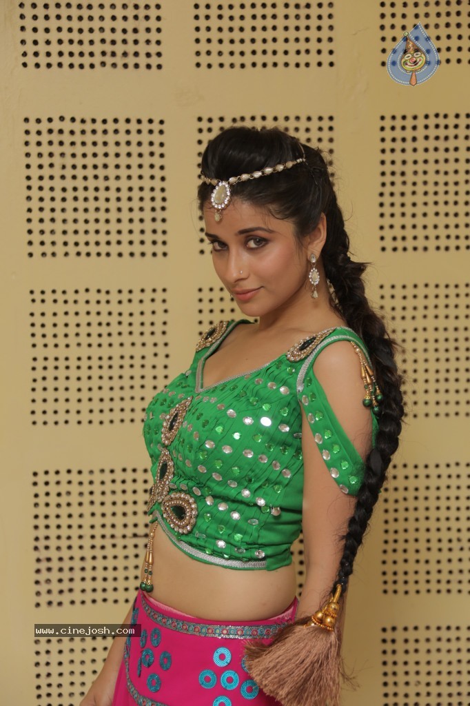 Madhurima New Stills - 24 / 68 photos