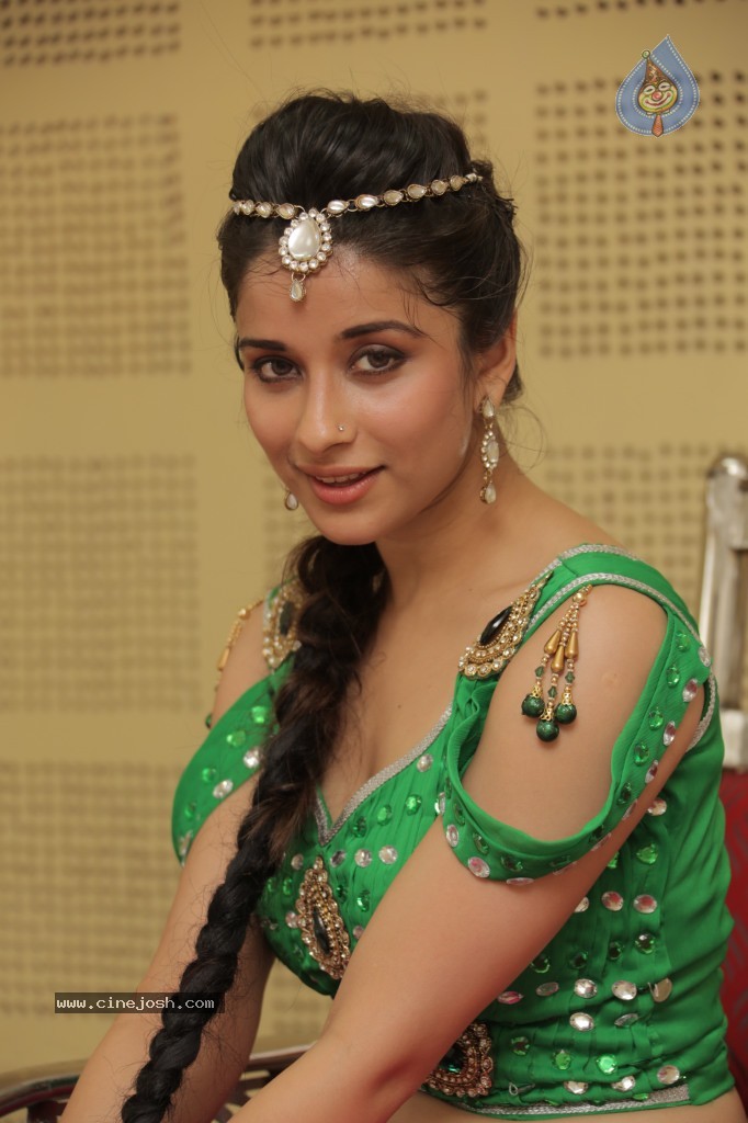 Madhurima New Stills - 27 / 68 photos