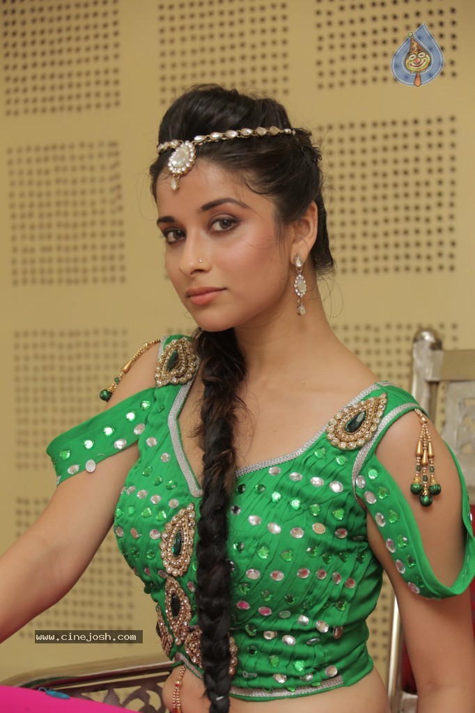 Madhurima New Stills - 39 / 68 photos