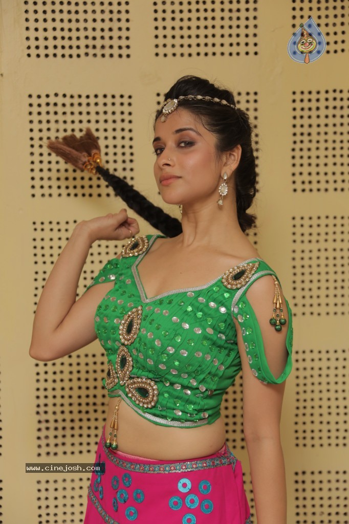 Madhurima New Stills - 51 / 68 photos