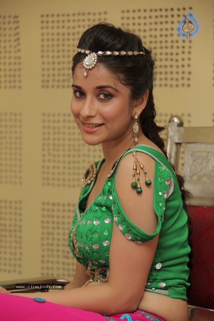 Madhurima New Stills - 55 / 68 photos