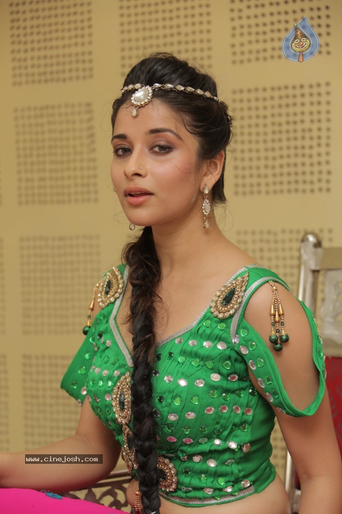 Madhurima New Stills - 61 / 68 photos