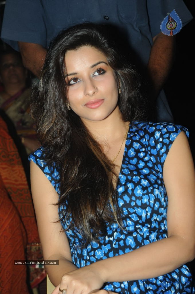 Madhurima New Stills - 23 / 70 photos