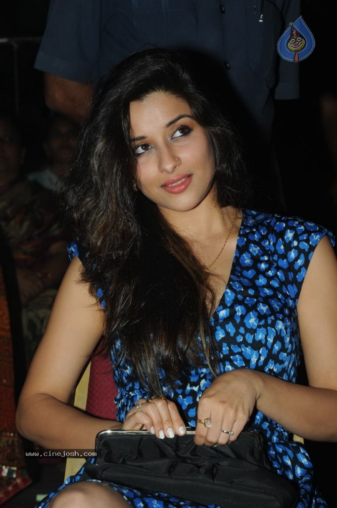 Madhurima New Stills - 48 / 70 photos