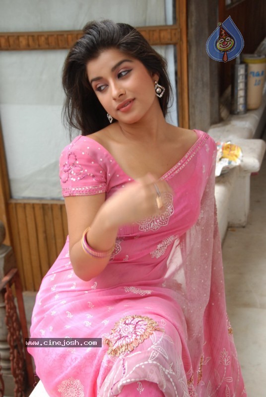 Madhurima Photo Gallery - 20 / 73 photos