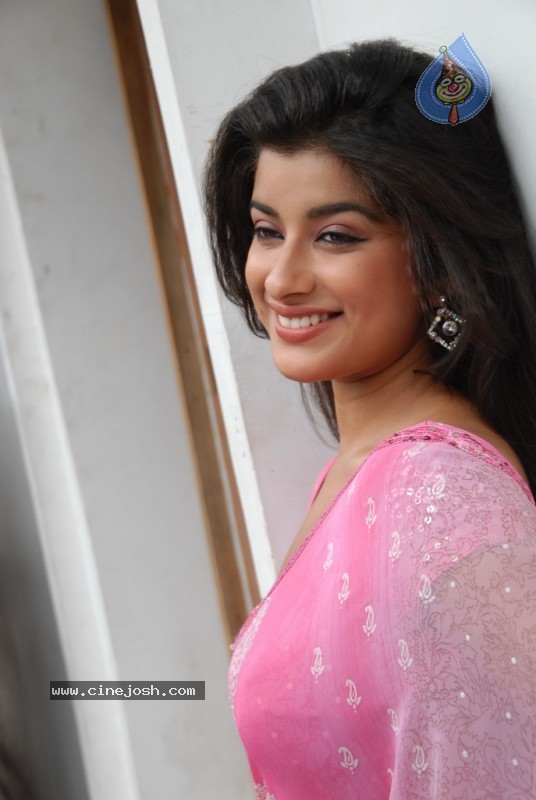 Madhurima Photo Gallery - 22 / 73 photos