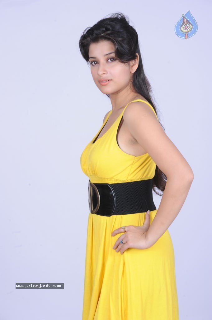 Madhurima Photos - 23 / 102 photos