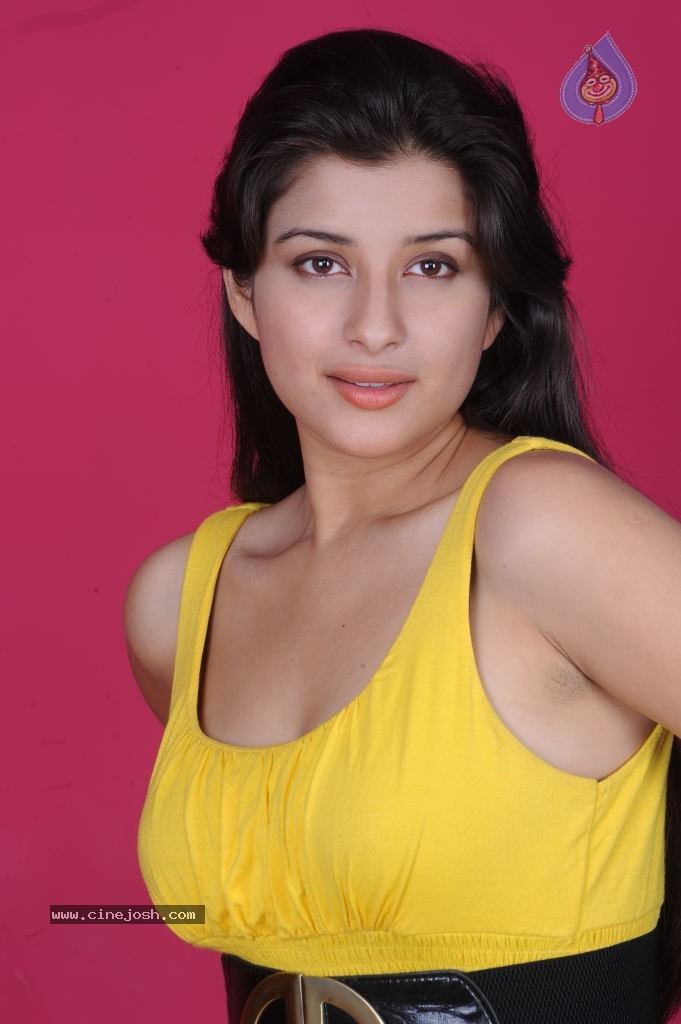 Madhurima Photos - 29 / 102 photos