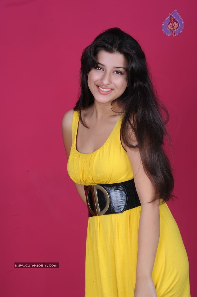 Madhurima Photos - 31 / 102 photos