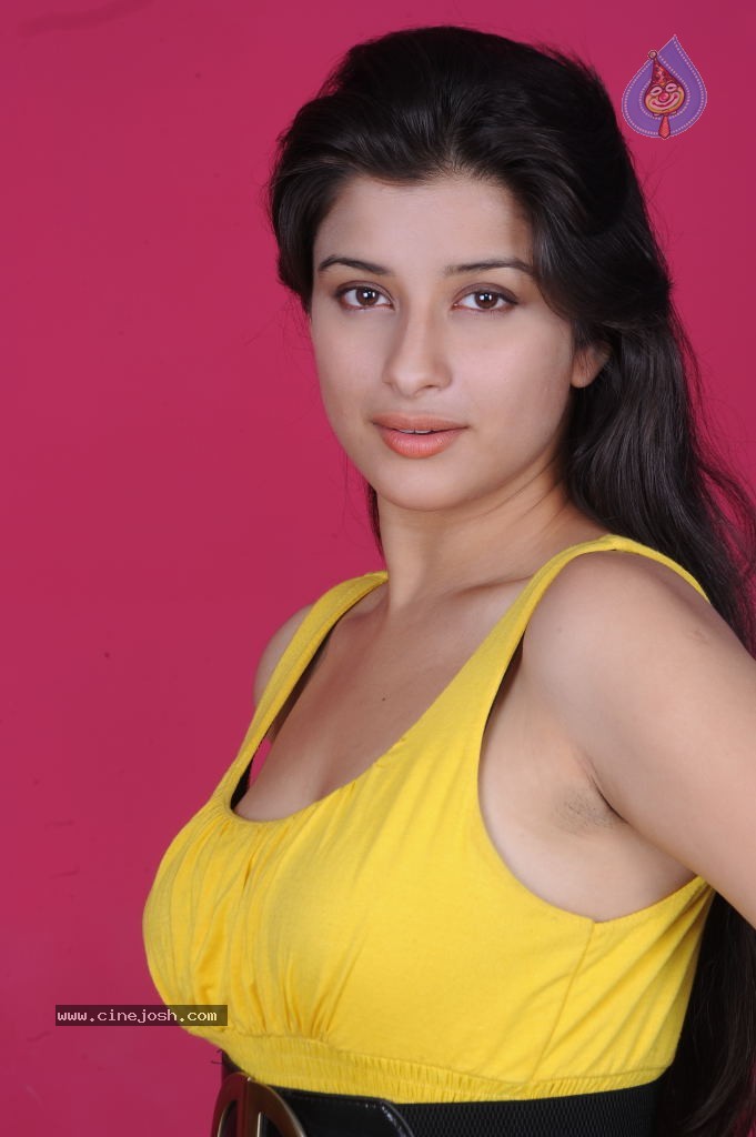 Madhurima Photos - 42 / 102 photos