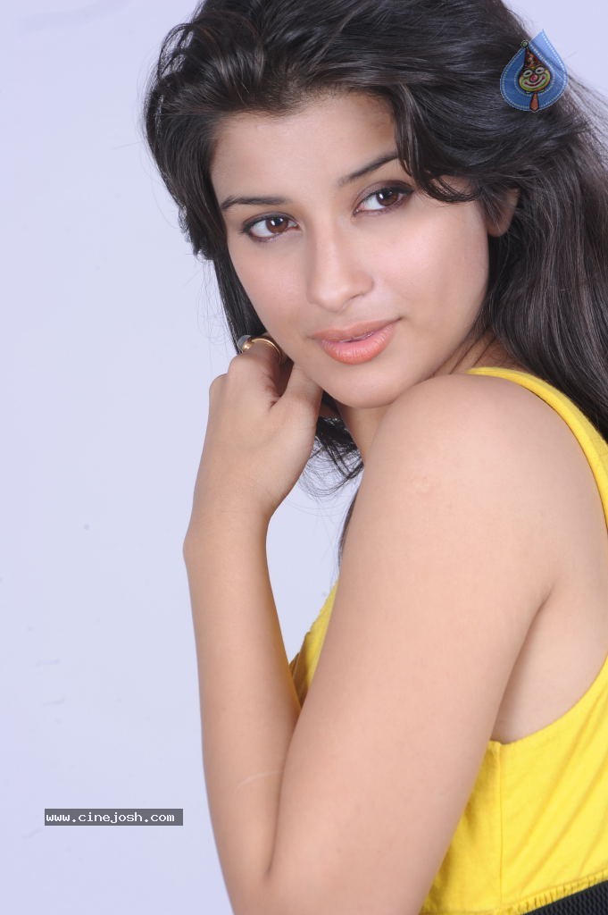 Madhurima Photos - 64 / 102 photos