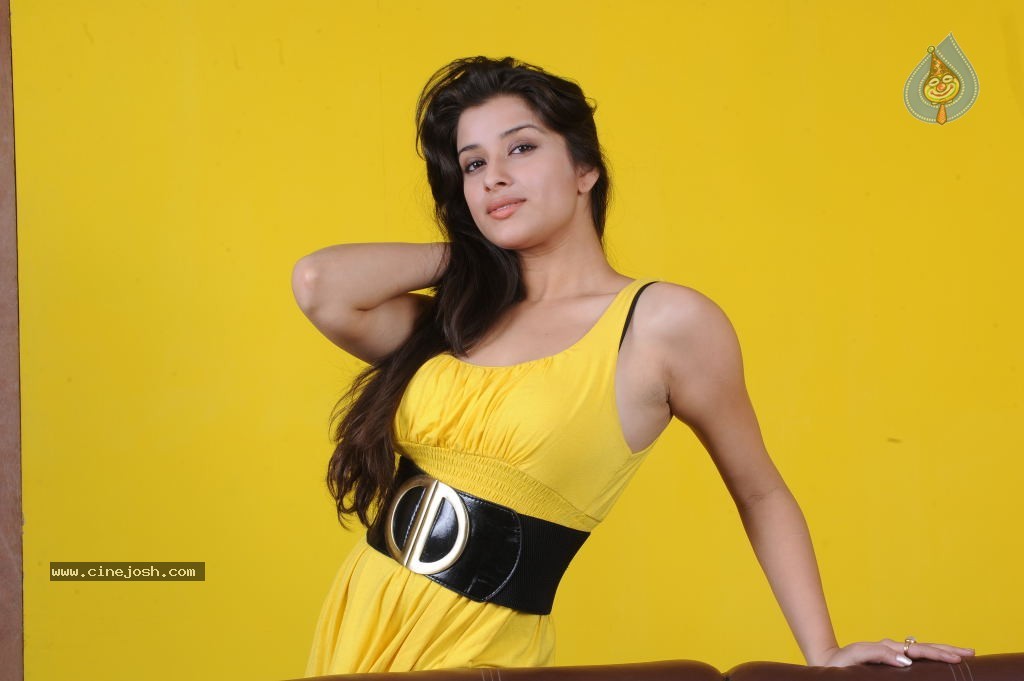 Madhurima Photos - 72 / 102 photos