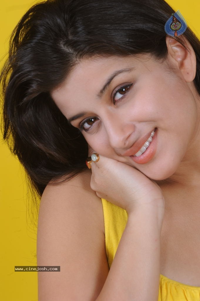 Madhurima Photos - 85 / 102 photos