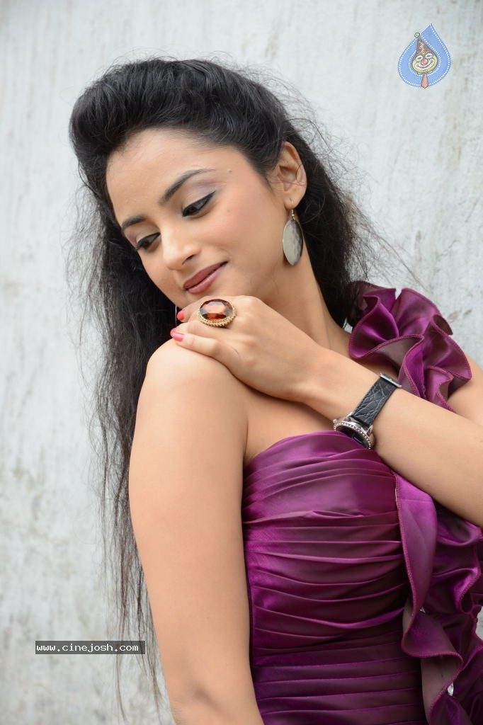 Madirakshi New Stills - 36 / 37 photos