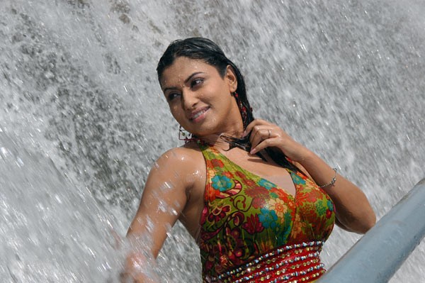 Malavika - 24 / 26 photos