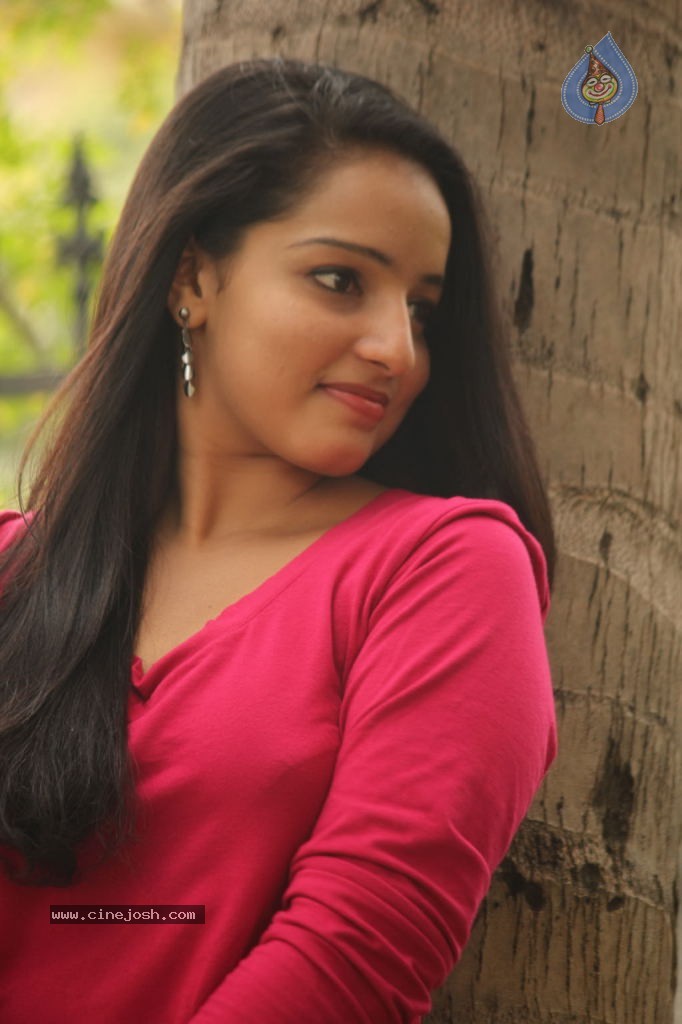 Malavika Menon Stills - 25 / 33 photos