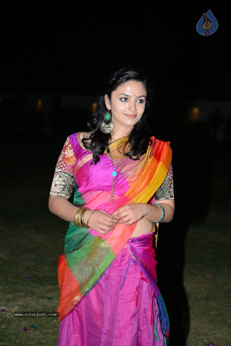 Malavika Nair Stills - 32 / 38 photos